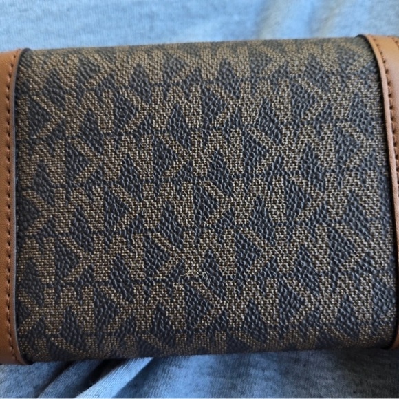 Michael Kors NWT Bifold Wallet - Picture 2 of 5